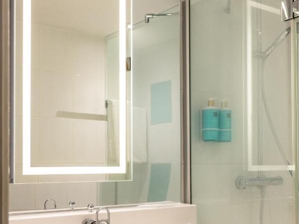 Novotel Leeds Centre : photo 6 de la chambre chambre lit queen-size et canapé