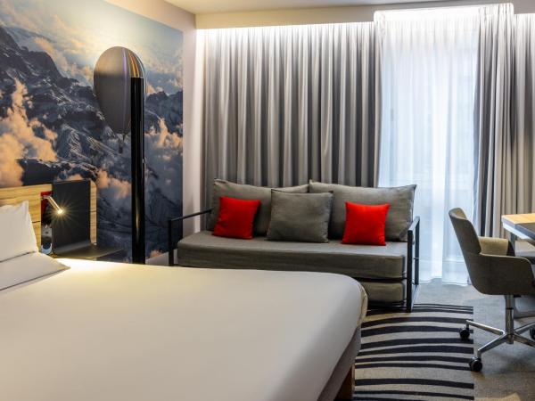 Novotel Leeds Centre : photo 2 de la chambre chambre lit queen-size et canapé