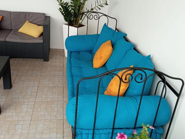 White Guest House : photo 7 de la chambre appartement 4 chambres avec terrasse