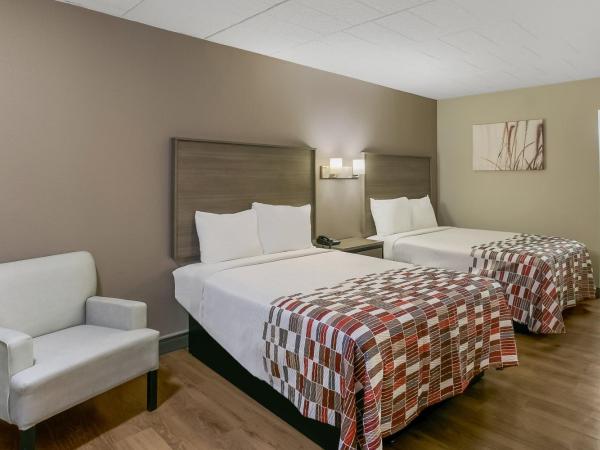 Red Roof Inn Baltimore : photo 3 de la chambre chambre standard avec 2 lits doubles - non-fumeurs