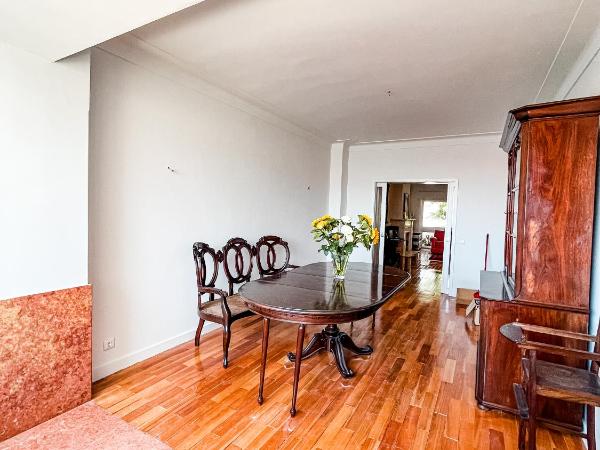 Seaside Elegance and Tranquility: Your Luxurious Porto Getaway : photo 8 de la chambre suite lit king-size avec balcon