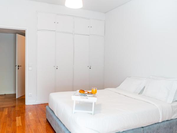 Seaside Elegance and Tranquility: Your Luxurious Porto Getaway : photo 4 de la chambre chambre double deluxe avec balcon