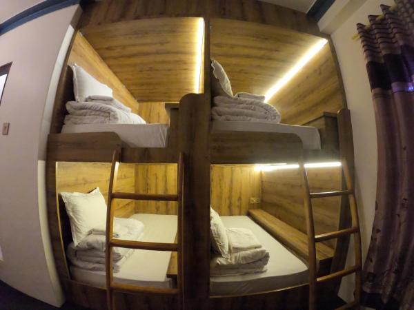 Dharma Backpackers : photo 1 de la chambre lit dans dortoir mixte de 4 lits
