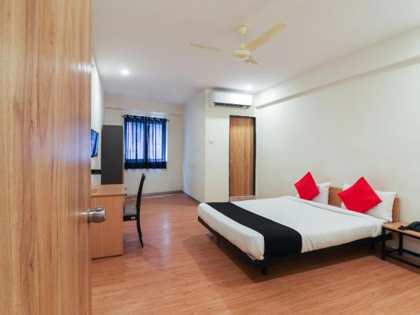 Capital O 71317 White Ridge : photo 2 de la chambre chambre triple deluxe