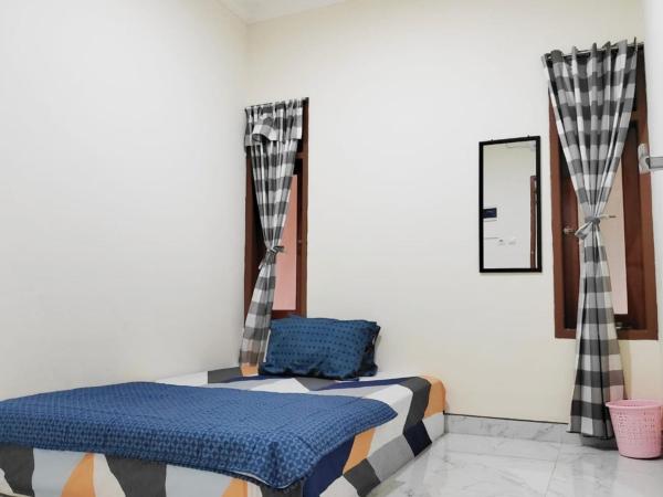 Surabaya Homey near UNAIR Syariah : photo 1 de la chambre chambre double avec salle de bains commune