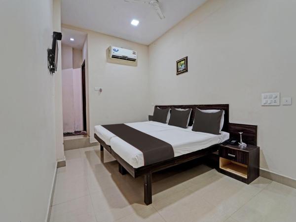 Collection O G Silver Near Airport : photo 2 de la chambre chambre double standard