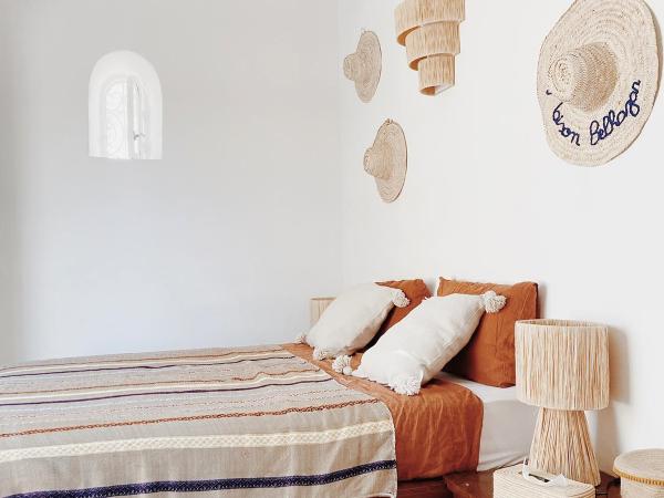 Maison Belhazar : photo 4 de la chambre chambre lit queen-size - vue sur jardin