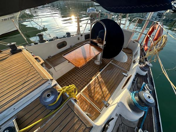 Unique wooden Sail yacht + 2 bikes included! : photo 6 de la chambre mobile home