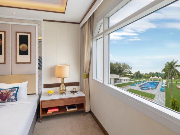 Tajview, Agra-IHCL SeleQtions : photo 1 de la chambre executive room pool view king bed 