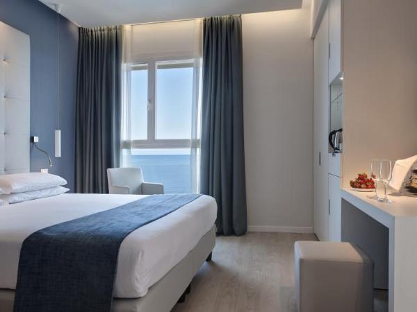 Hotel Orient & Pacific : photo 1 de la chambre chambre double supérieure - vue sur mer