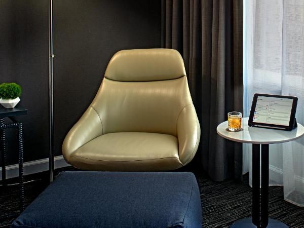 Hotel Zelos San Francisco : photo 3 de la chambre chambre lit king-size avec baignoire spa