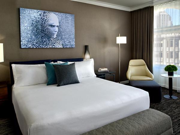 Hotel Zelos San Francisco : photo 1 de la chambre chambre lit king-size avec baignoire spa