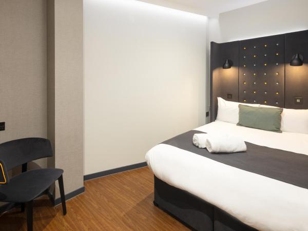 Point A Hotel London Kings Cross - St Pancras : photo 2 de la chambre chambre double sans fenêtre - accès aux personnes à mobilité réduite