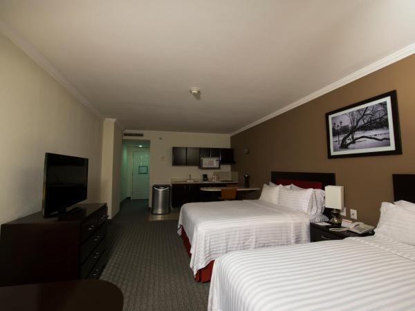 Ramada by Wyndham Ciudad de Mexico Perinorte : photo 5 de la chambre junior suite with two queen beds, kitchenette, non-smoking