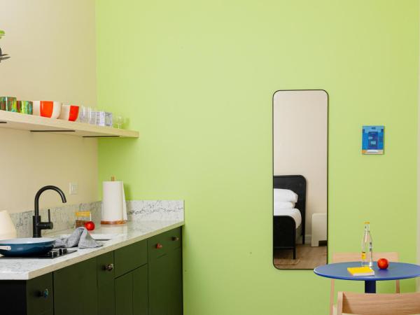 YOWIE Hotel : photo 3 de la chambre suite lit king-size