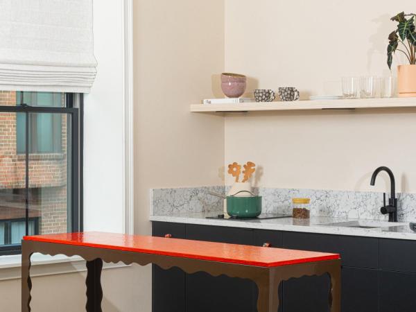 YOWIE Hotel : photo 3 de la chambre suite lit king-size