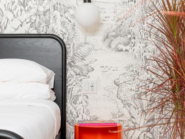 YOWIE Hotel : photo 2 de la chambre suite lit king-size