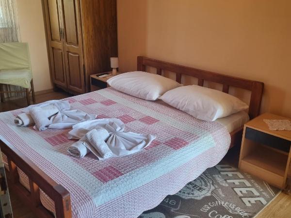 Apartments and rooms with parking space Solaris, Sibenik - 12269 : photo 1 de la chambre chambre double avec balcon - vue sur mer