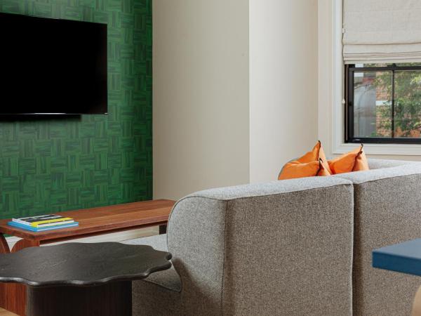 YOWIE Hotel : photo 7 de la chambre suite lit queen-size