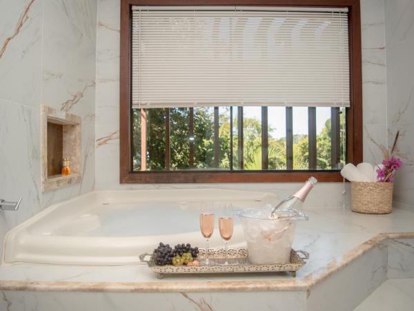 Villa Bella Ferradura : photo 4 de la chambre chambre double deluxe avec baignoire