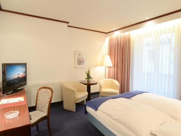 Ringhotel Loew's Merkur : photo 6 de la chambre offre familiale - 2 chambres doubles séparées