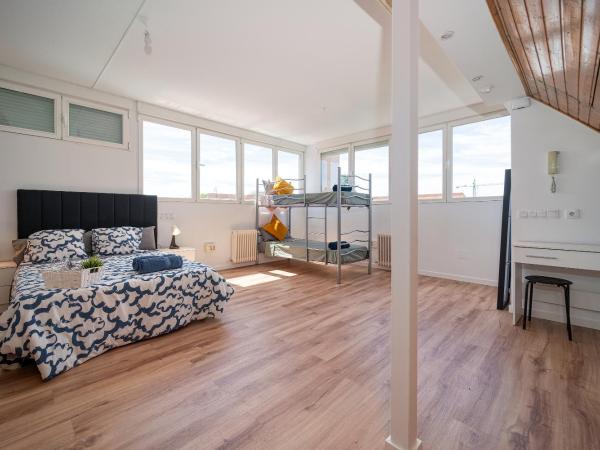 Casa Cafe Madrid (El plantio) Calle segundo anca 11 madrid 28023 : photo 10 de la chambre chambre familiale standard