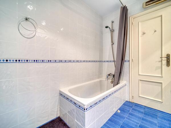 Casa Cafe Madrid (El plantio) Calle segundo anca 11 madrid 28023 : photo 3 de la chambre suite familiale deluxe