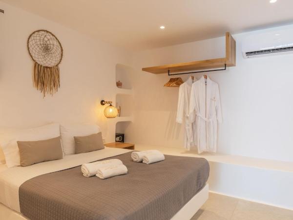 Sunset Hill Suites : photo 2 de la chambre executive suite with sea and pool view and hot tub