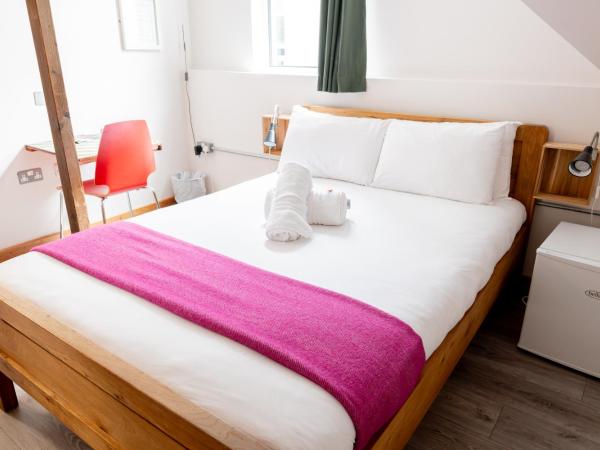 The Nest Boutique Hostel : photo 1 de la chambre chambre familiale avec salle de bains privative