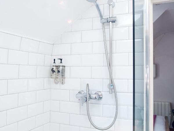 The Nest Boutique Hostel : photo 4 de la chambre chambre familiale avec salle de bains privative