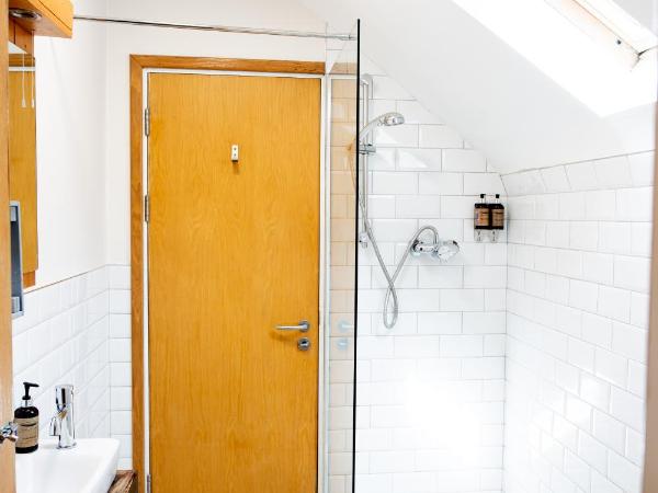 The Nest Boutique Hostel : photo 5 de la chambre chambre familiale avec salle de bains privative