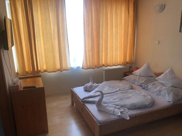 City Hotel Siófok : photo 1 de la chambre suite 2 chambres familiale (3 adultes)