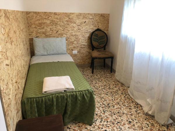 Venice Treviso Airport Bed : photo 1 de la chambre chambre simple standard avec salle de bains commune