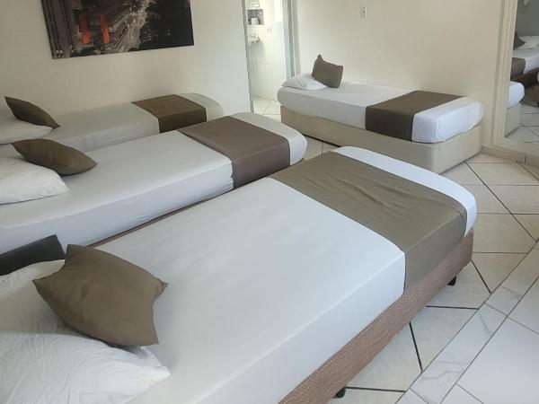 Hotel Dona Lú : photo 1 de la chambre chambre quadruple