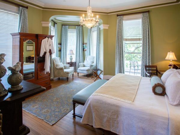 Kehoe House, Historic Inns of Savannah Collection : photo 1 de la chambre grand hébergement supérieur lit king-size avec balcon - johnny mercer