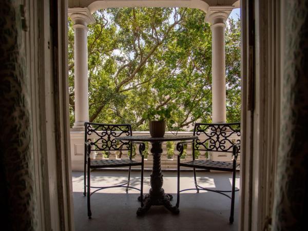 Kehoe House, Historic Inns of Savannah Collection : photo 2 de la chambre grand hébergement supérieur lit king-size avec balcon - johnny mercer