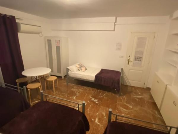 Pension El Dorado : photo 5 de la chambre chambre quadruple Économique avec salle de bains commune