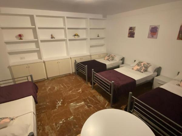 Pension El Dorado : photo 6 de la chambre chambre quadruple Économique avec salle de bains commune