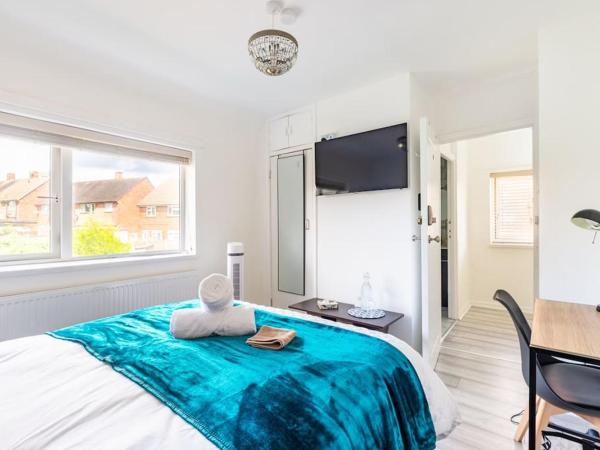 Birmingham Great Barr Property Near Junction 7 M6 : photo 2 de la chambre chambre double - vue sur jardin