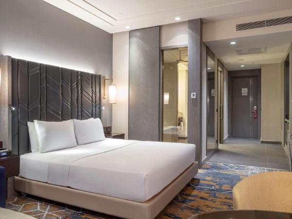 Hilton Istanbul Bakirkoy : photo 2 de la chambre chambre lit king-size - accessible aux personnes à mobilité réduite