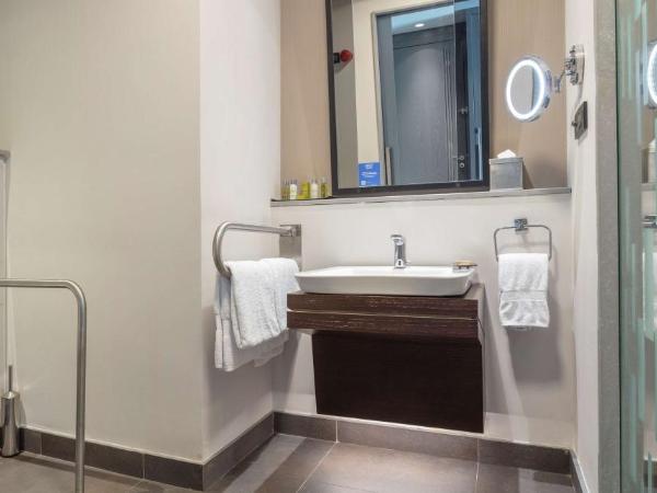 Hilton Istanbul Bakirkoy : photo 3 de la chambre chambre lit king-size - accessible aux personnes à mobilité réduite