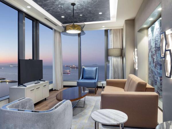 Hilton Istanbul Bakirkoy : photo 5 de la chambre grande suite deluxe avec accès au salon exécutif - vue sur mer