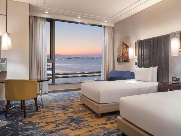 Hilton Istanbul Bakirkoy : photo 5 de la chambre grande suite familiale avec accès au salon exécutif - vue sur mer