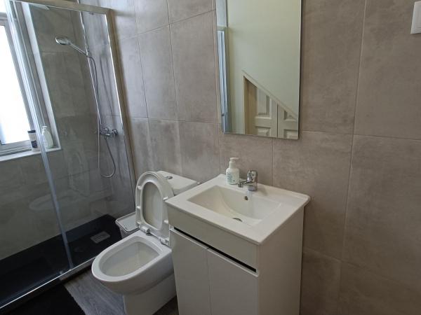 Guesthouse Monsanto : photo 9 de la chambre chambre lit queen-size - vue sur lac