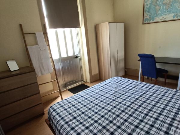 Guesthouse Monsanto : photo 8 de la chambre chambre double avec salle de bains commune et vue sur lac