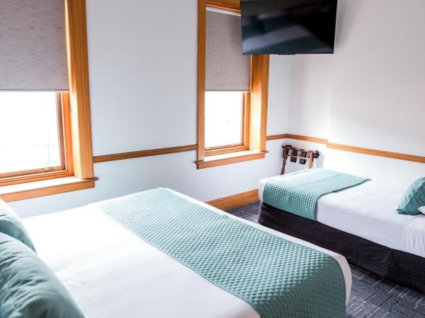 The Cambridge Hotel : photo 6 de la chambre chambre triple avec salle de bains privative