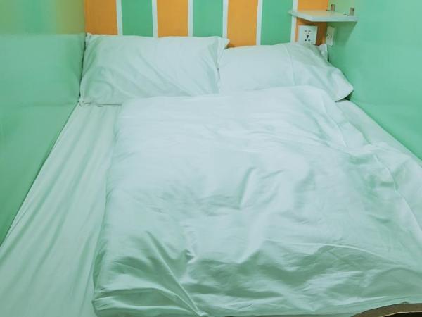 Ruby Star Hostel Dubai loft Bed Partition G : photo 2 de la chambre chambre double ou lits jumeaux avec salle de bains commune