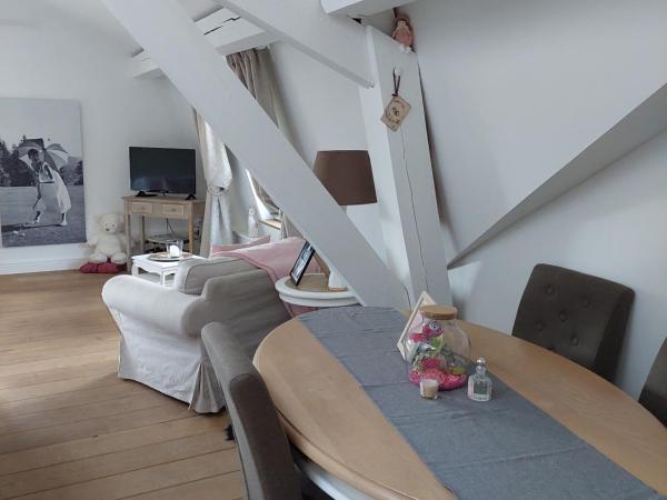 La chambre et le studio du château du golf de Bernalmont : photo 9 de la chambre studio avec vue sur jardin