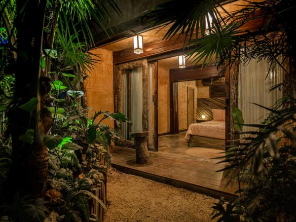 Enigmatic Beach Hotel : photo 1 de la chambre chambre double deluxe avec baignoire