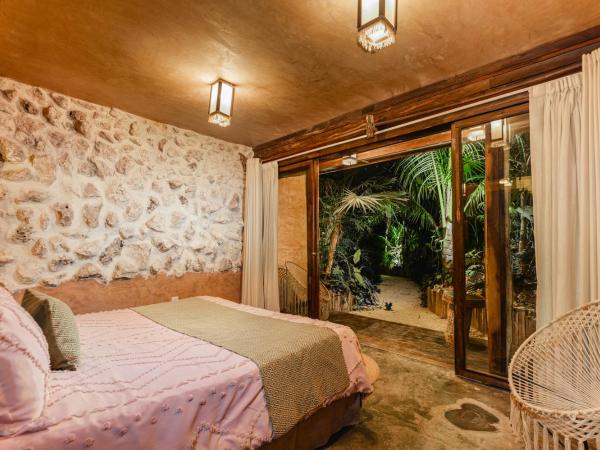 Enigmatic Beach Hotel : photo 7 de la chambre chambre double deluxe avec baignoire